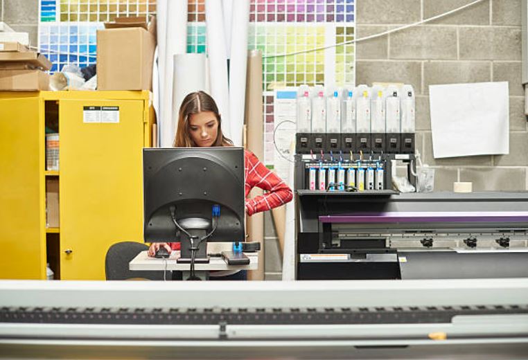 複合機で長尺のロール紙に印刷する方法を紹介！