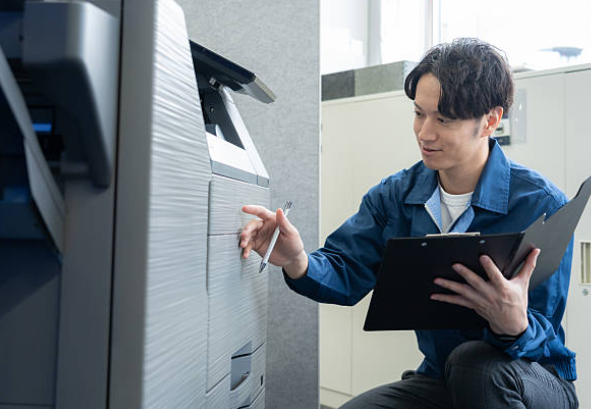 複合機のメンテナンスはメーカー保守と販売店保守で土日対応が変わる！