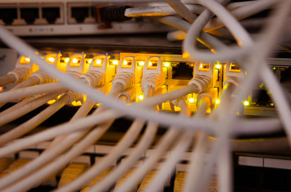 【解決策】コストと利便性を両立する「ひかり電話」活用術！